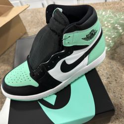 Jordan 1 Green Glow - Downtown Houston 