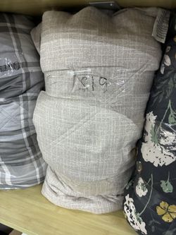 Beige Textured Crosshatch Comforter