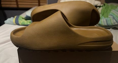 Yeezy slides Size 13