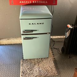 Galanz Mini Fridge 