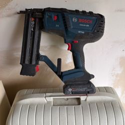 Bosch Oscillating Tool    18 Gauge Brad Nailer   Four Batteries And A Charger