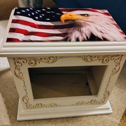 New Beautiful White cremation URN ⚱️ IN BOX. See 👀 All Photos. Cash/ Pickup ONLY 