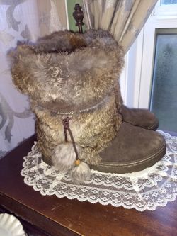 Bears Paw boots with real rabbit fur gently used.