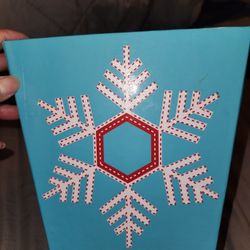 New Cardboard Christmas Gift Box With Confetti Shreds 