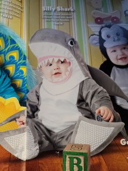 Baby shark Halloween costume size  12/18 months