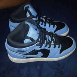 Nike tall air forces size 6.5Y