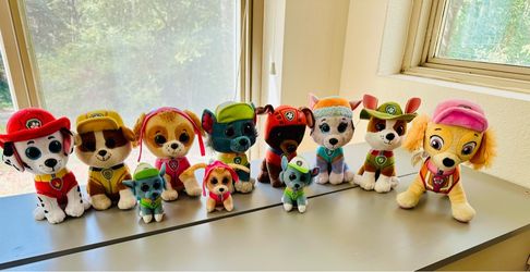 Paw Patrol Plush Toy Lot - complete set of 7pups, 3 bag clips & 6 inch Skye