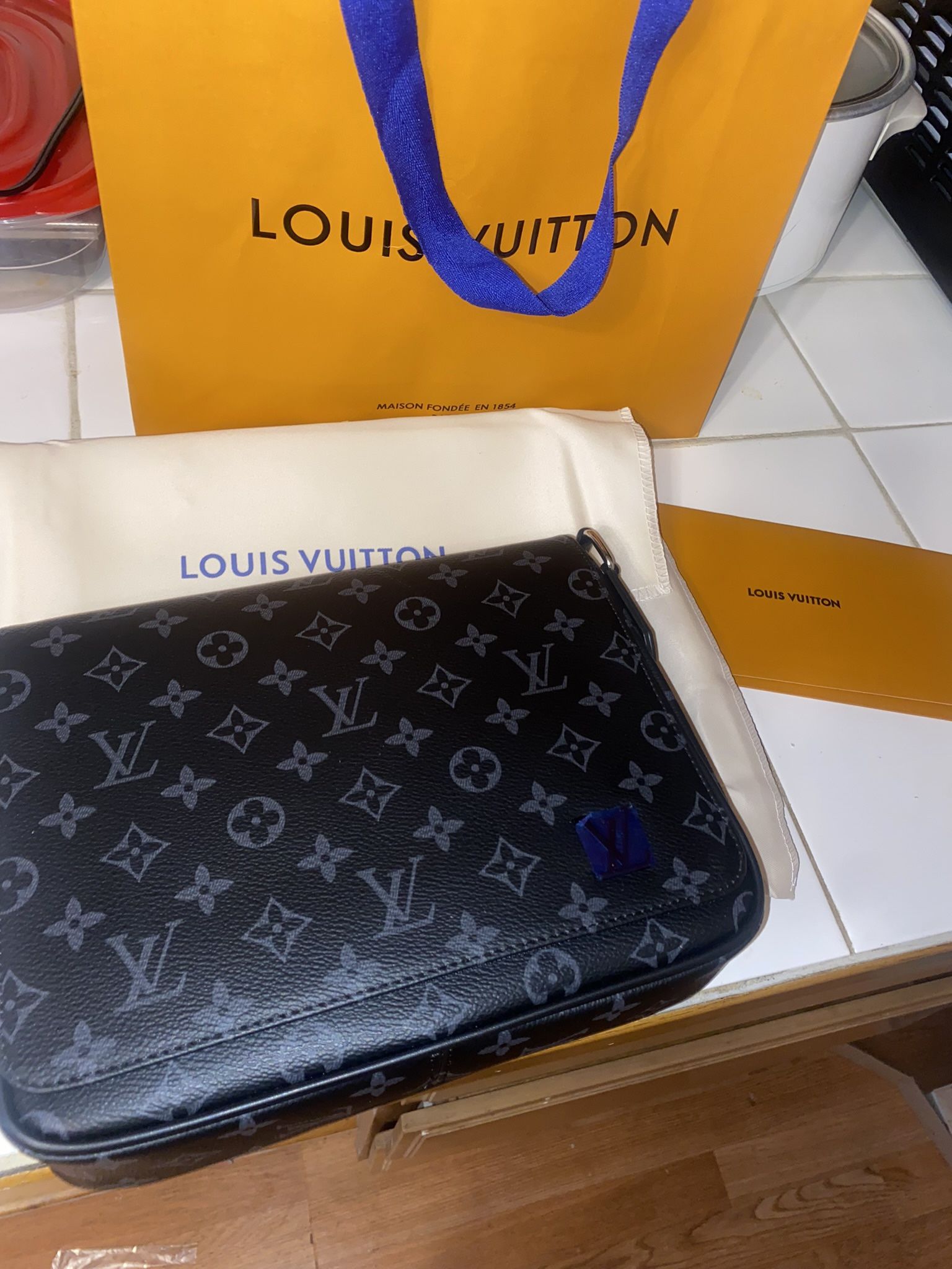 LOUIS VUITTON District PM Messenger Bag