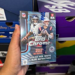 Topps Chrome 2025 NFL Football Blaster Box *8 Available*