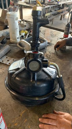 Brake booster for a goose neck trailer , Bosch