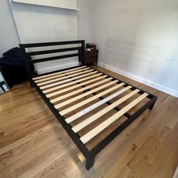Queen Size Black Metal Bed Frame. 