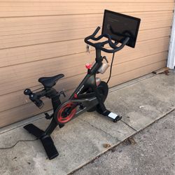 PELOTON  Excersize Bike  Perfect Condition  20 In Screen