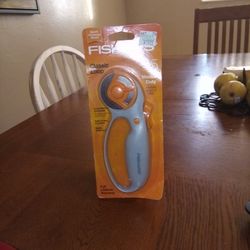 FISKARS- CLASSIC LOOP TOOL.