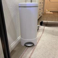 Munchkin STEP Diaper Pail FREE Original REFILL 272 with Purchase