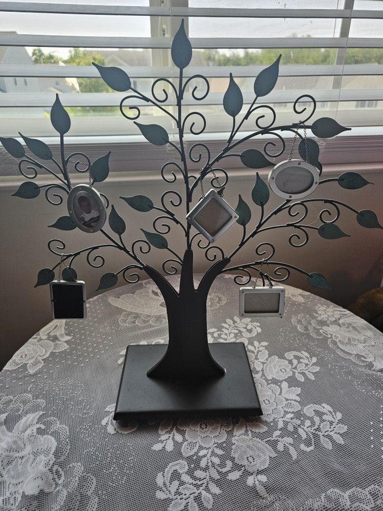 $25.00 - 2003 HALMARK Family Tree + (5) Picture Frames! Multifunctional Uses/Like New Condition!