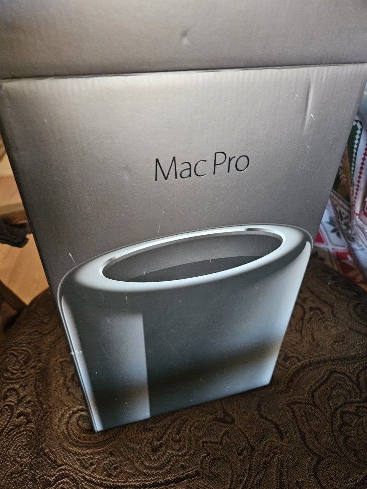 Mac Pro Late 2013 Original Box And Manual Books 6-core 12-threads 64 GB Ram Memory