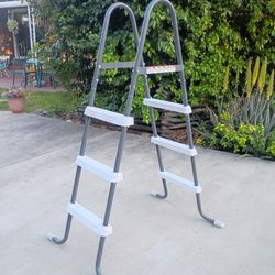 Above Ground Pool Ladder 5' Excellent Condition