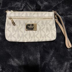 Michael Kors Wristlet 
