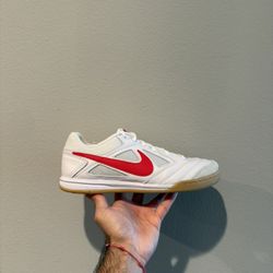 Nike Gato Soccer Shoe - Size 10 & 11 - NEW 