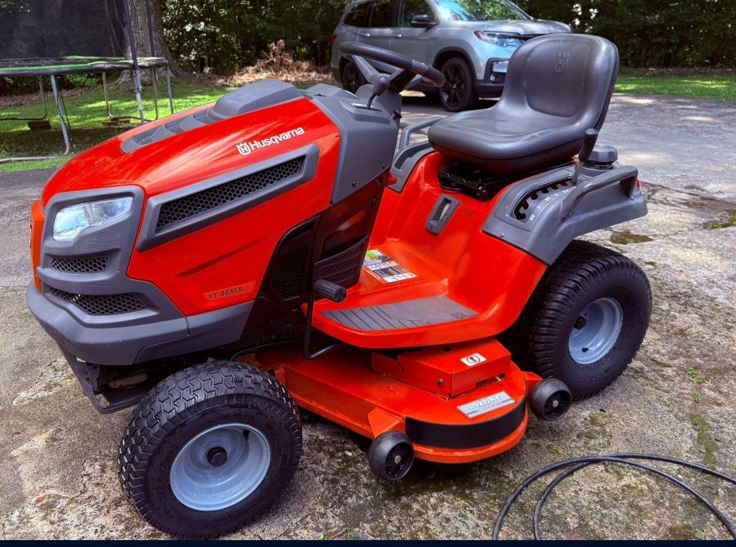 Riding lawn Mower Kawasaki Motor !