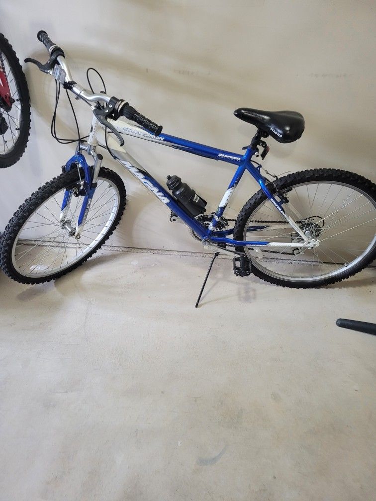 Magna Silver Canyon Hardtail Mountain Bike 21 speed