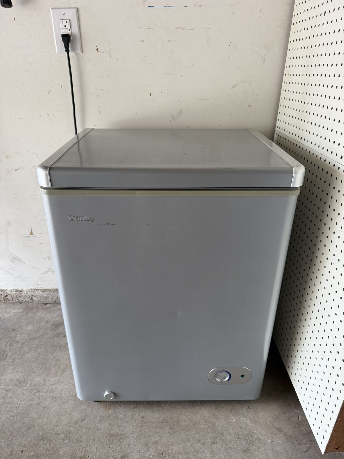 Danby 3.8 Cu Ft Chest Freezer- Works Great