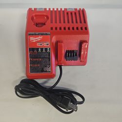 Milwaukee M12/M18 Battery Charger 806728-12