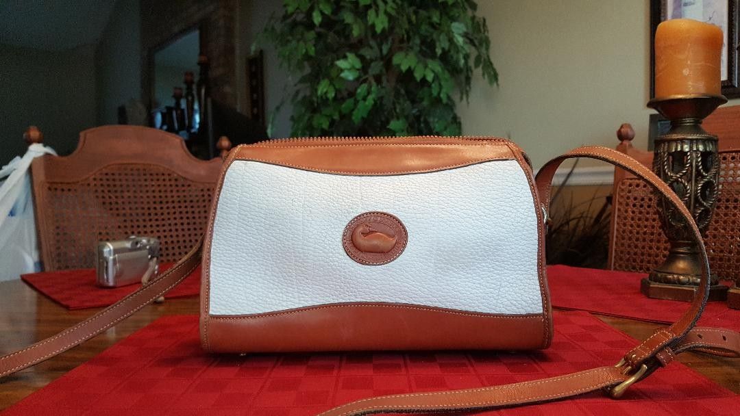 Vintage Dooney & Bourke white leather purse with shoulder strap