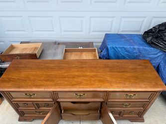 Thomasville 9 drawer dresser