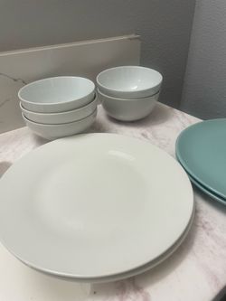 Kitchen plates and bowls