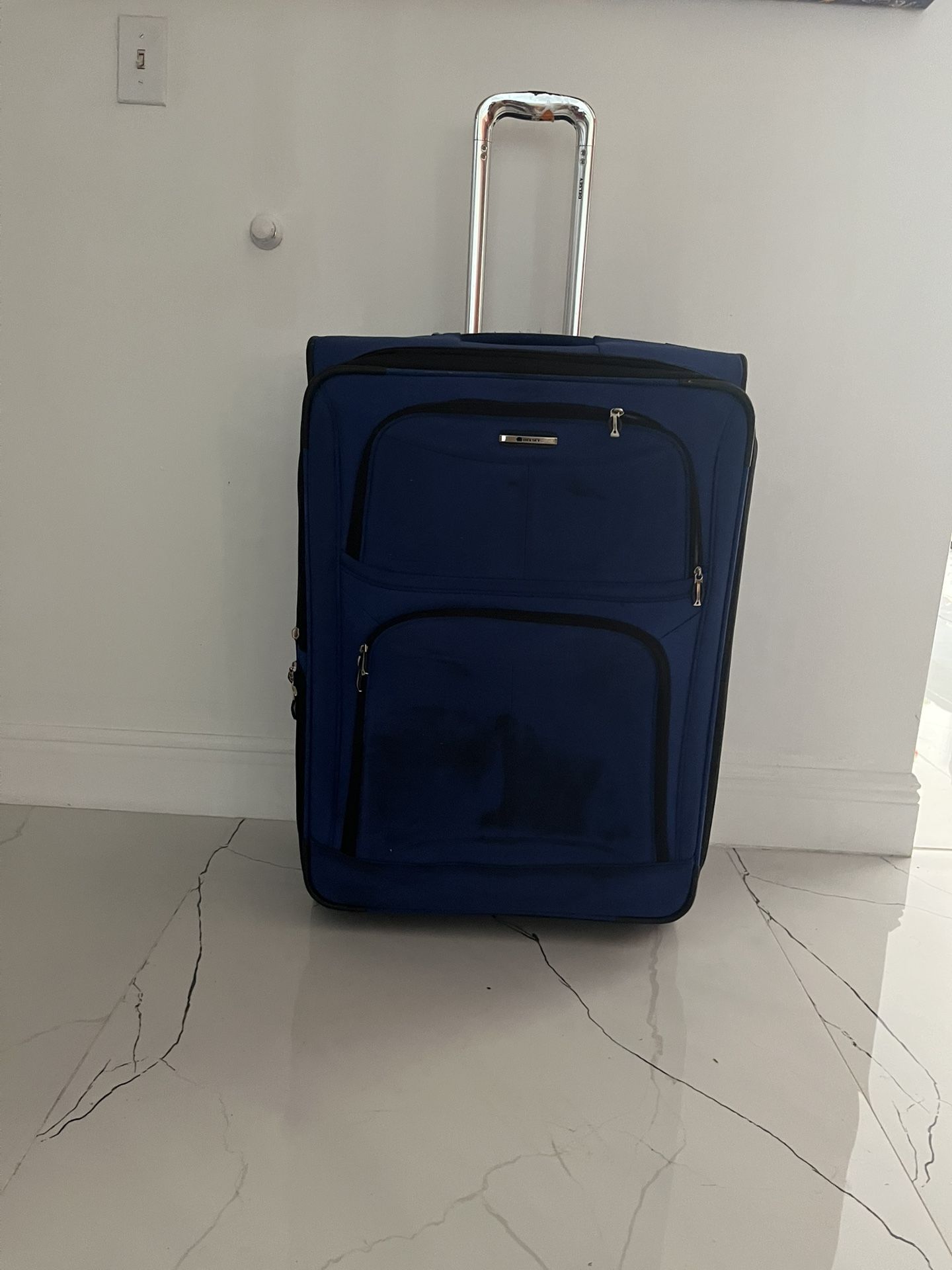 Regular Checking Suit Case In Good Condition