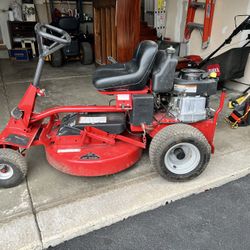 Snapper 28” Hi-Vac Riding Mower – 12.5 HP Briggs & Stratton – Recently Serviced