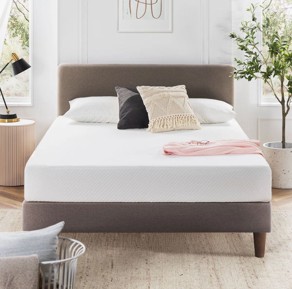 Queen size mattress, box spring and rails