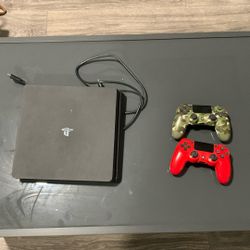 PS4 Slim 