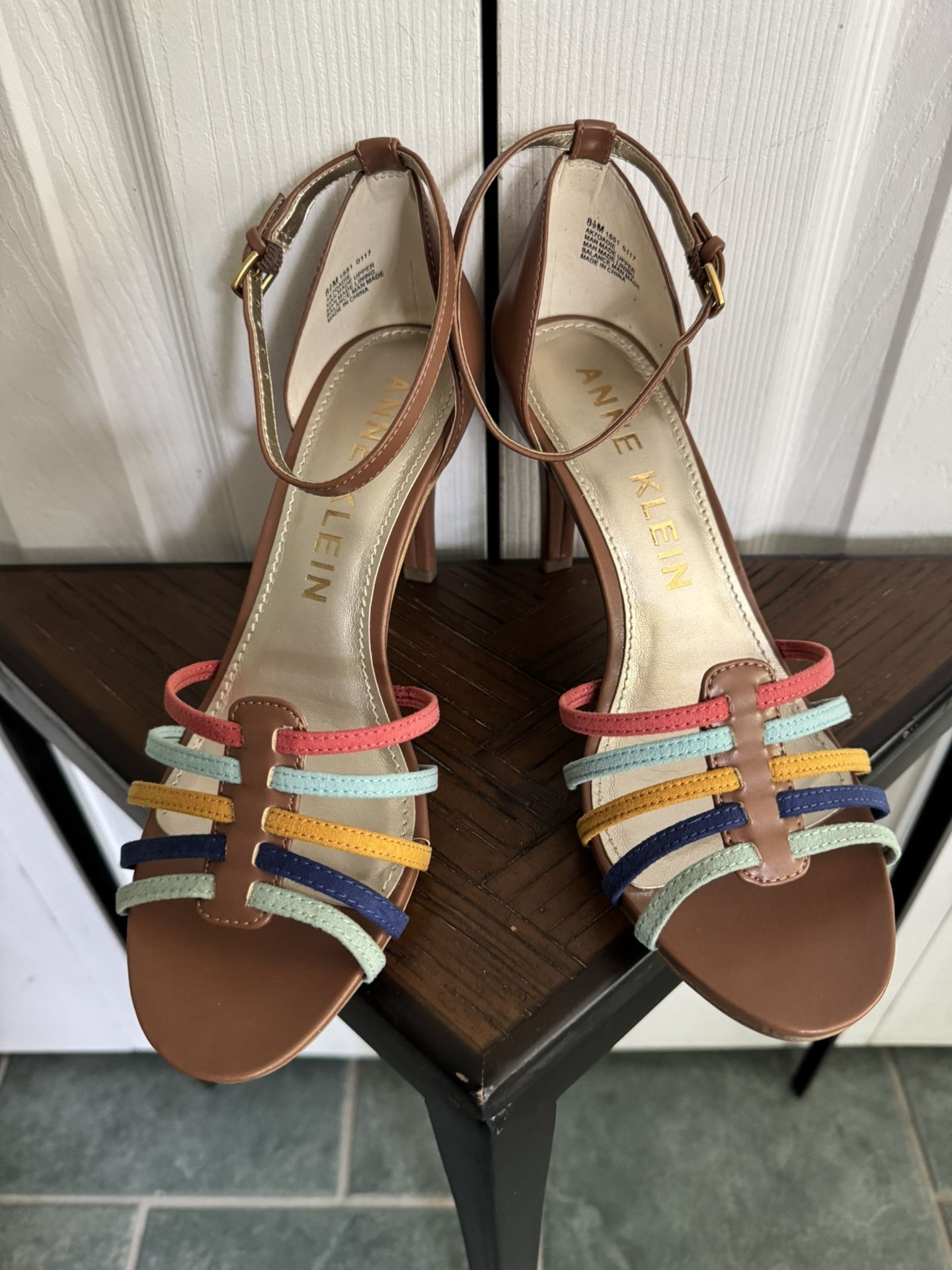 ANNE KLEIN: 8.5sz, Sandal, NEW, Multi Color
