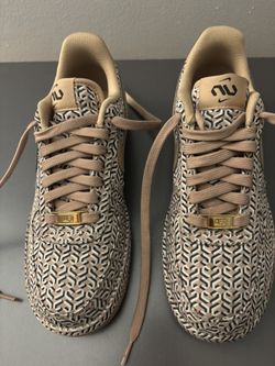 Nike Beige  N Black Sneakers  Size 6 