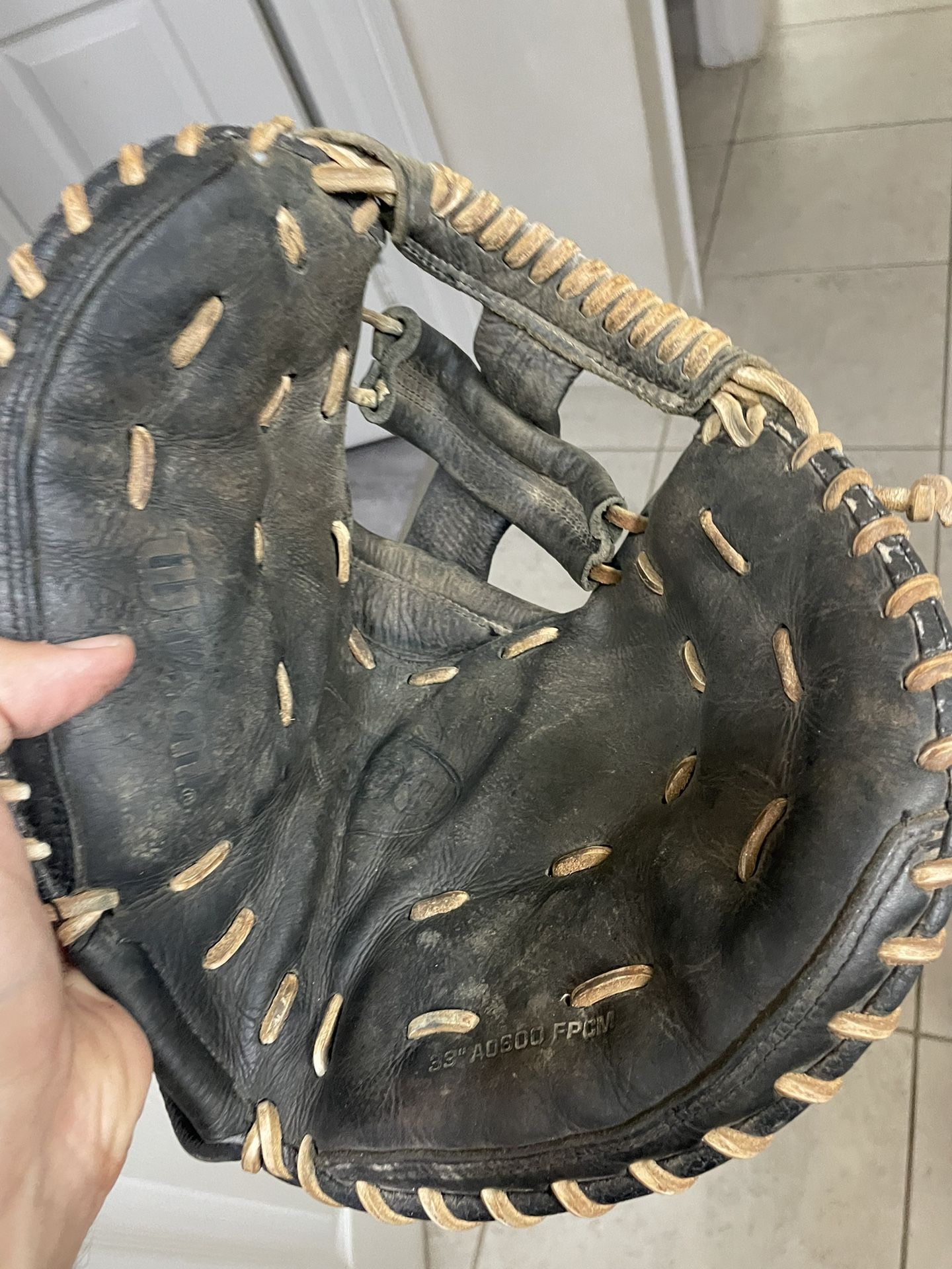 Wilson A600 catchers Mitt 33 left hand