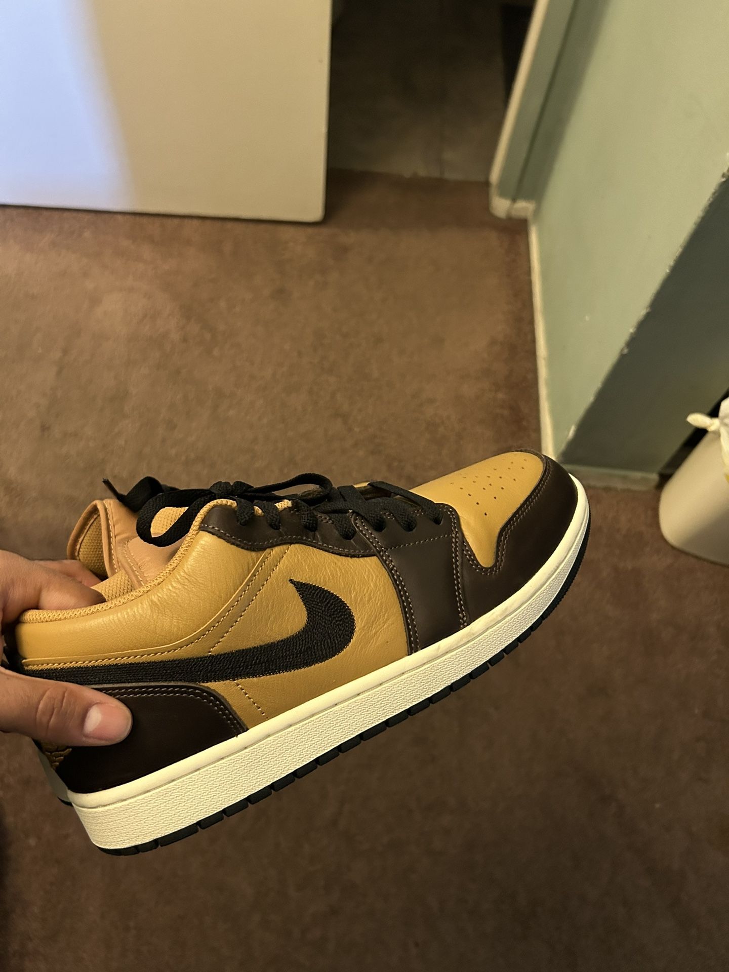 Air Jordan 1 Low SE “Flax Baroque Brown” – Size 11 – Clean