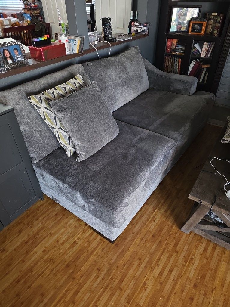 L Shaped Couch With Chase Lounge