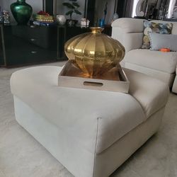 Ottoman in ivory suede (leather)