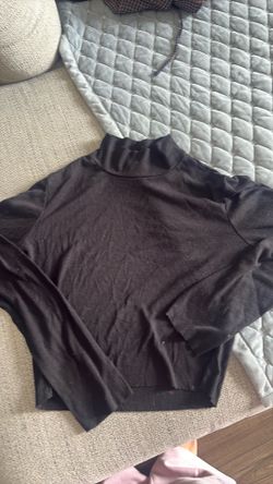 BLACK CROPPED TURTLE NECK SIZE SMALL