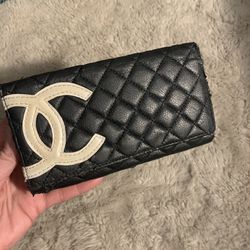 Chanel Interlocking CC Logo Quilted Black White Leather Continental Wallet