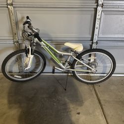 Revo shift 7speed Bike! Barely Used 