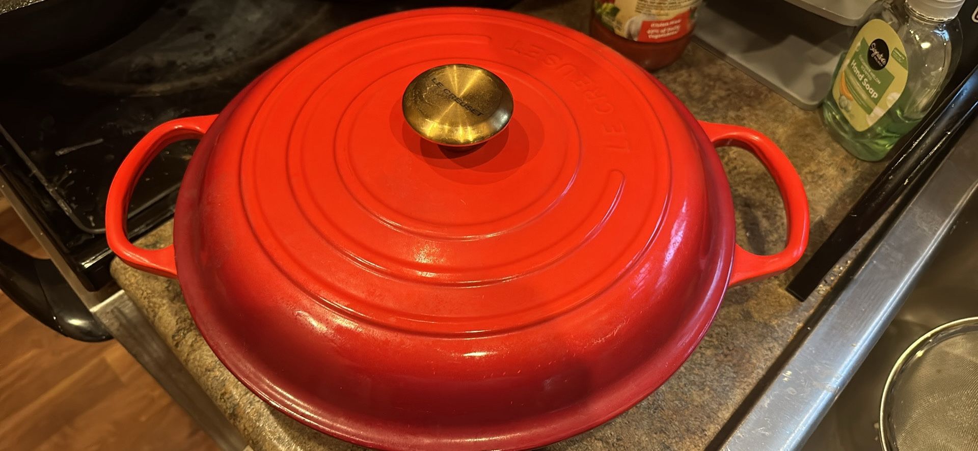LE CREUSET cast iron pot, barely used