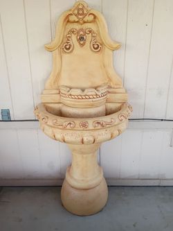 Wall fountain
