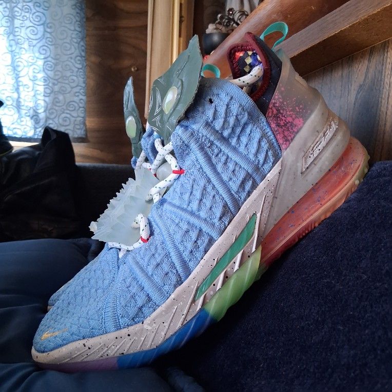 Nike LeBron James Signature Series XVIII