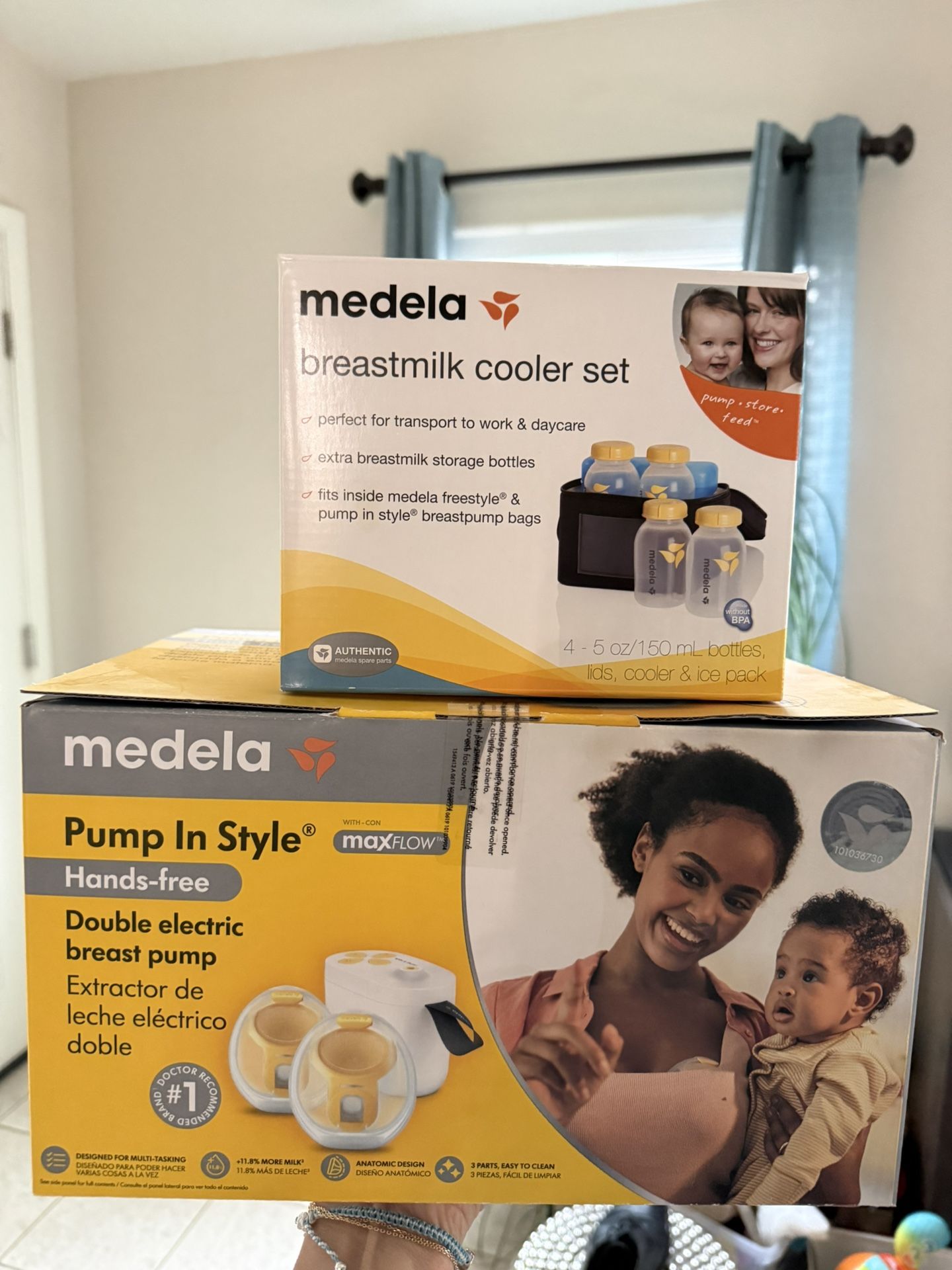 Medela Pump in style Hands-free + Breastmilk Cooler Set