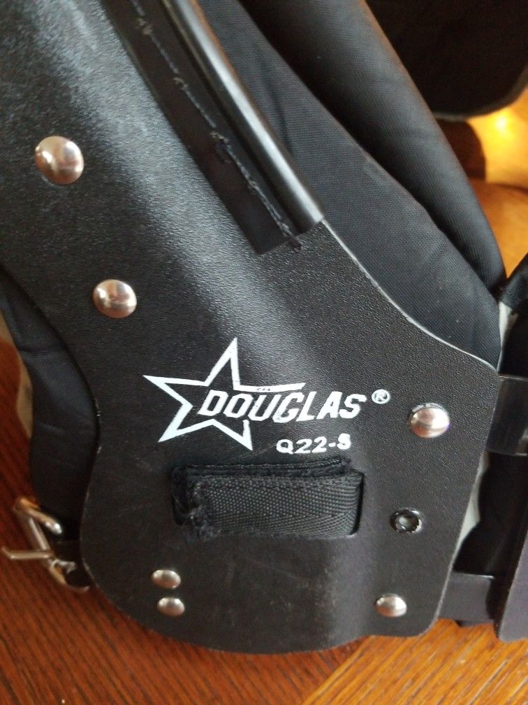 Douglas Shoulder Pads Q22 s Size 17 18