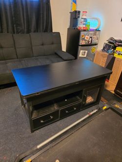 Adjustable coffee table
