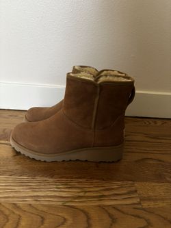 UGG Women’s Classic Boots (Brand New)